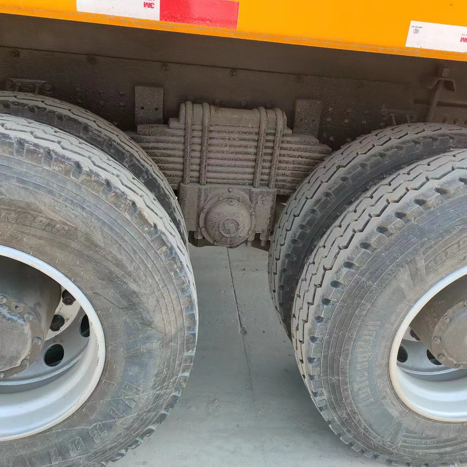 SHACMAN F3000 - Truk jungkit: gambar 1 SHACMAN F3000 - Truk jungkit: gambar 1
