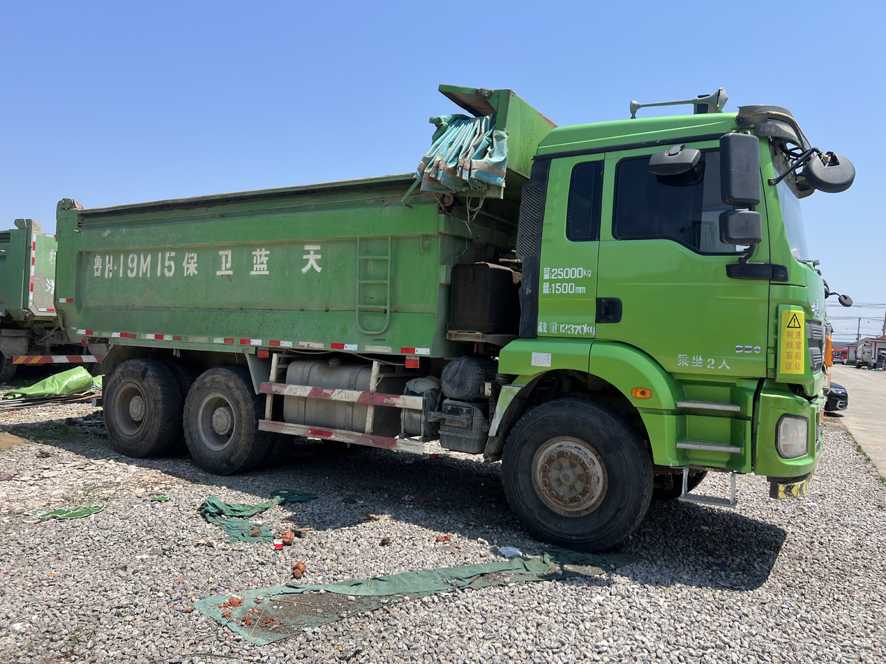 SHACMAN M3000 - Truk jungkit: gambar 4 SHACMAN M3000 - Truk jungkit: gambar 4