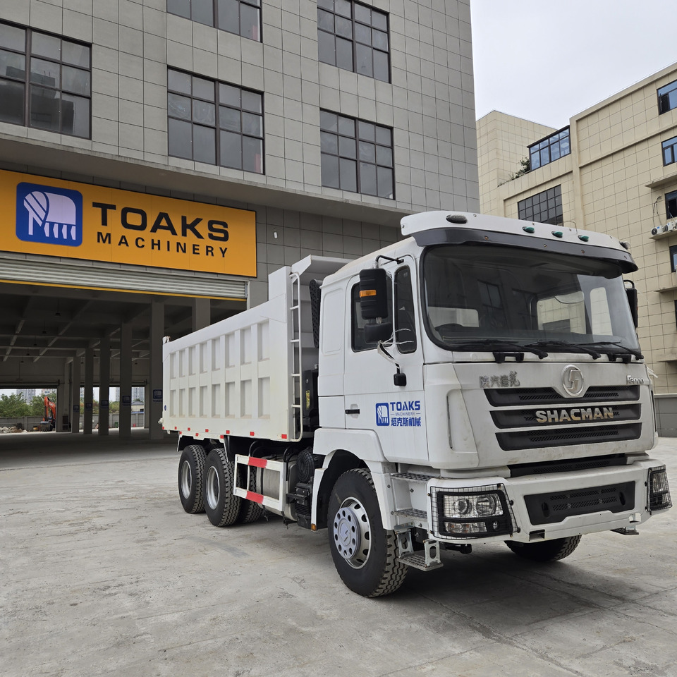 SINOTRUK F3000 6x4 RHD - Truk jungkit: gambar 1 SINOTRUK F3000 6x4 RHD - Truk jungkit: gambar 1