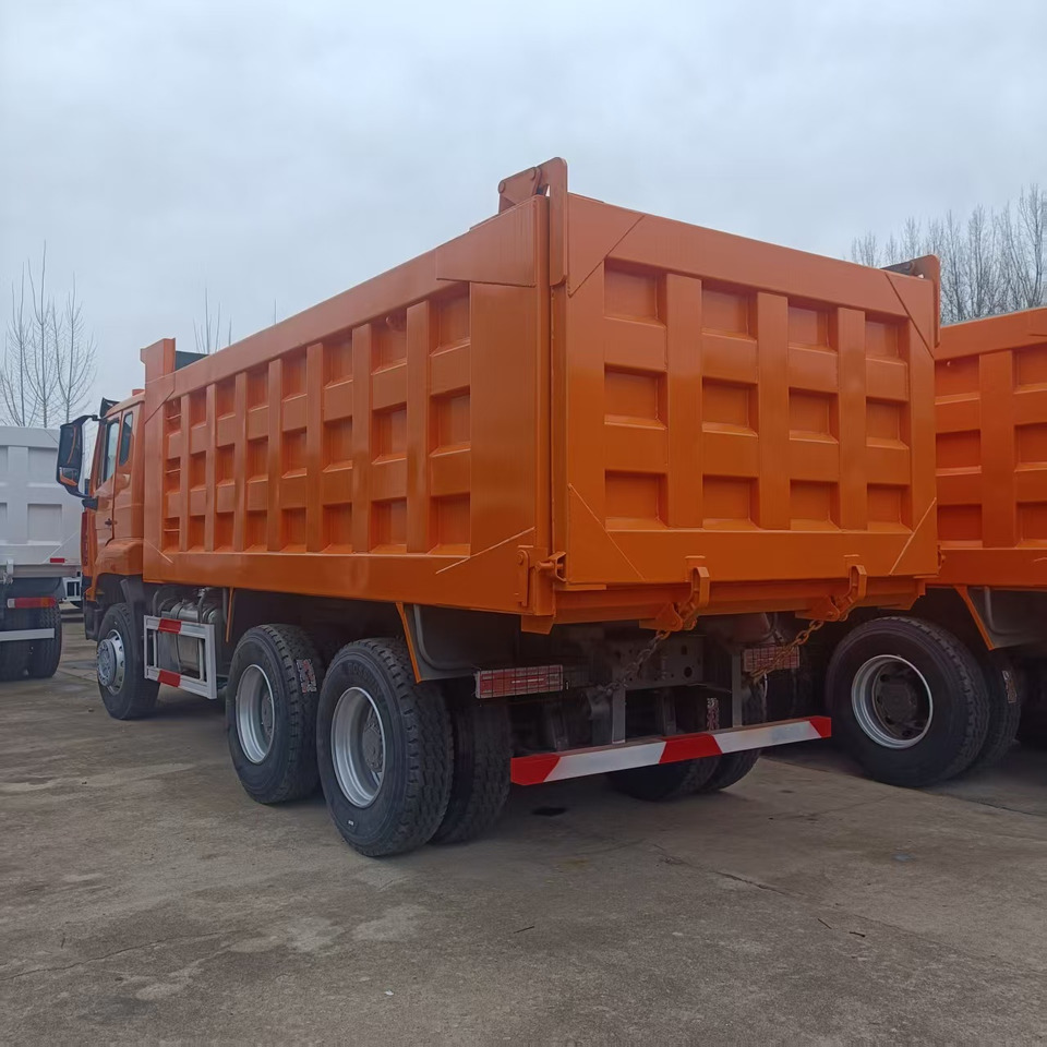 SINOTRUK HOHAN 6x4 - Truk jungkit: gambar 4 SINOTRUK HOHAN 6x4 - Truk jungkit: gambar 4