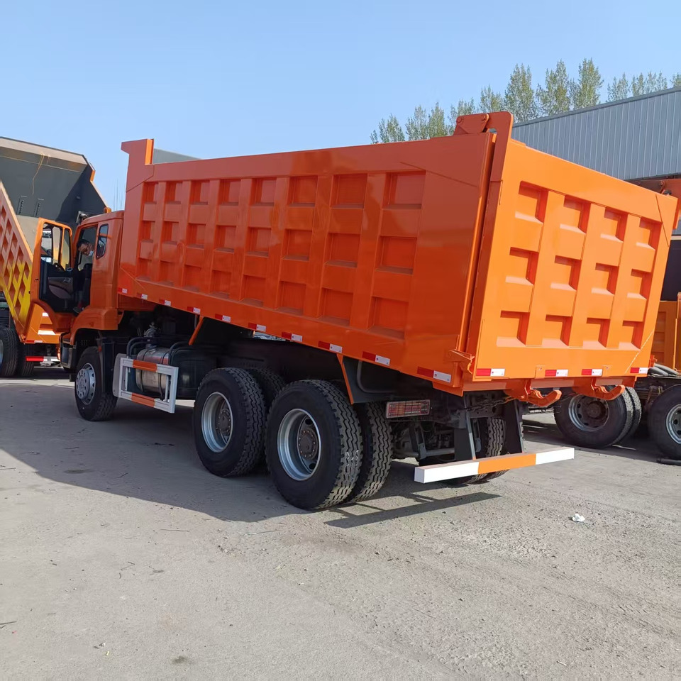 SINOTRUK HOHAN 6x4 - Truk jungkit: gambar 3 SINOTRUK HOHAN 6x4 - Truk jungkit: gambar 3