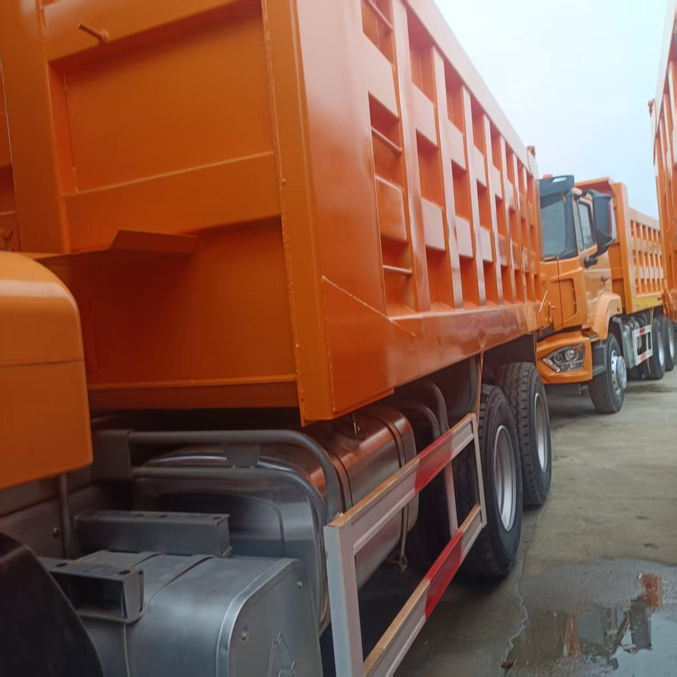 Truk jungkit SINOTRUK HOHAN 6x4: gambar 6