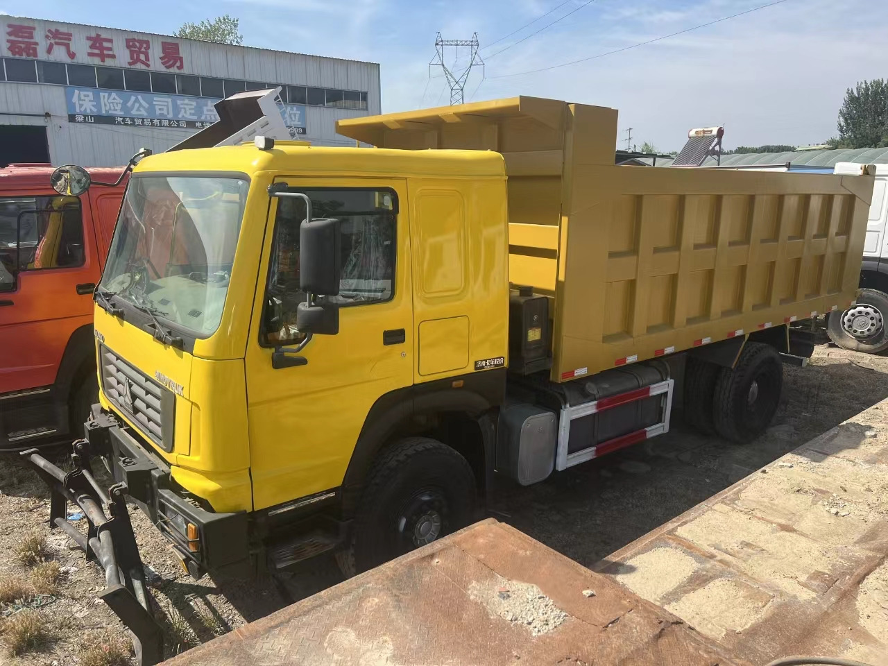 SINOTRUK HOWO 4x2 - Truk jungkit: gambar 2 SINOTRUK HOWO 4x2 - Truk jungkit: gambar 2