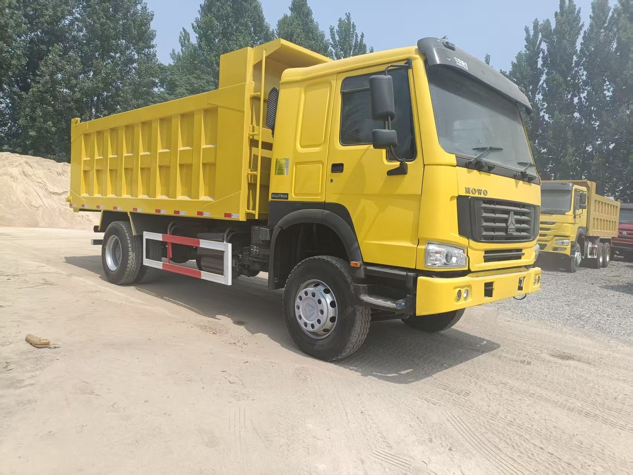 SINOTRUK HOWO 4x2 - Truk jungkit: gambar 5 SINOTRUK HOWO 4x2 - Truk jungkit: gambar 5