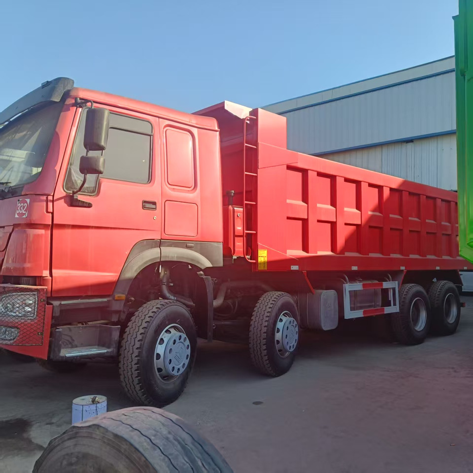 SINOTRUK HOWO 8x4 - Truk jungkit: gambar 2 SINOTRUK HOWO 8x4 - Truk jungkit: gambar 2