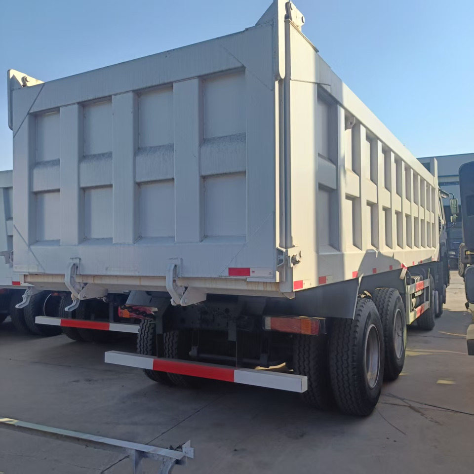 SINOTRUK HOWO 8x4 - Truk jungkit: gambar 3 SINOTRUK HOWO 8x4 - Truk jungkit: gambar 3
