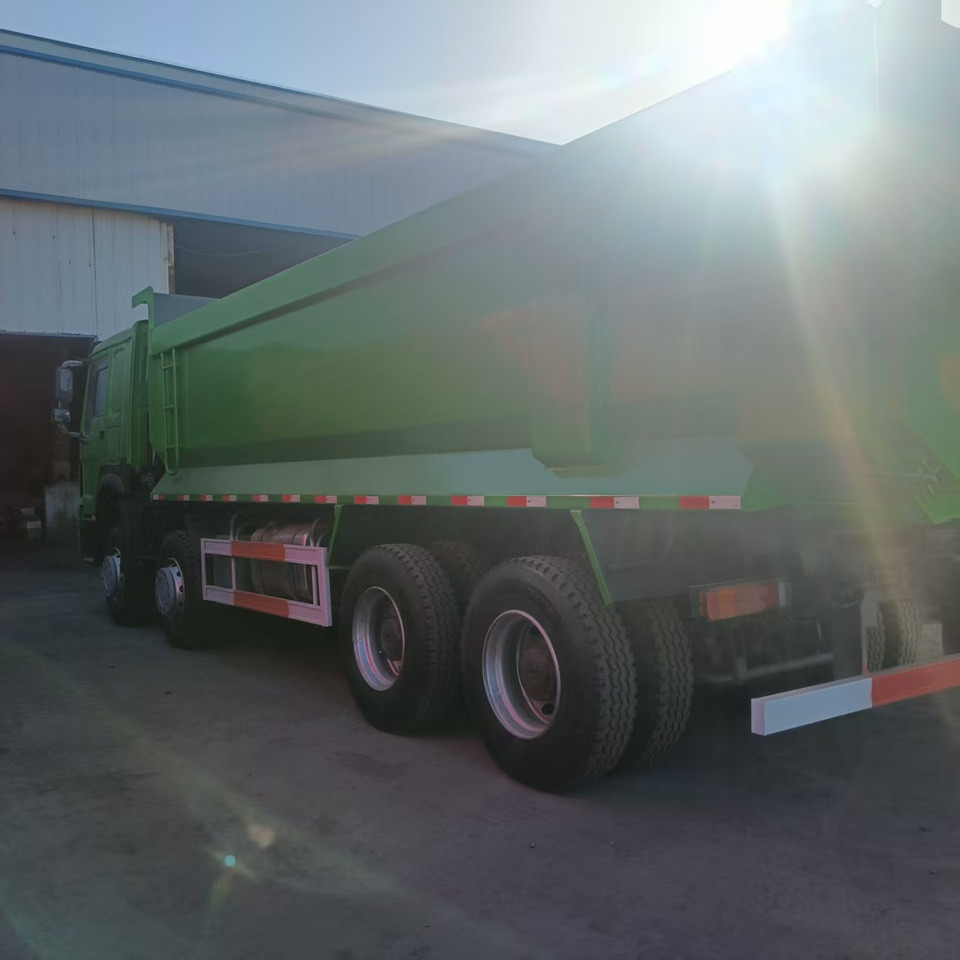 SINOTRUK HOWO - Truk box: gambar 3 SINOTRUK HOWO - Truk box: gambar 3