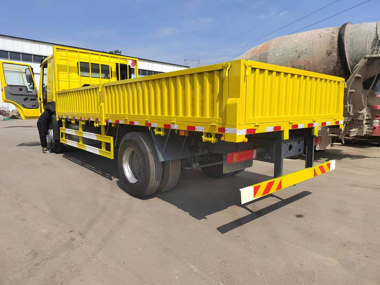 SINOTRUK HOWO - Truk jungkit: gambar 5 SINOTRUK HOWO - Truk jungkit: gambar 5