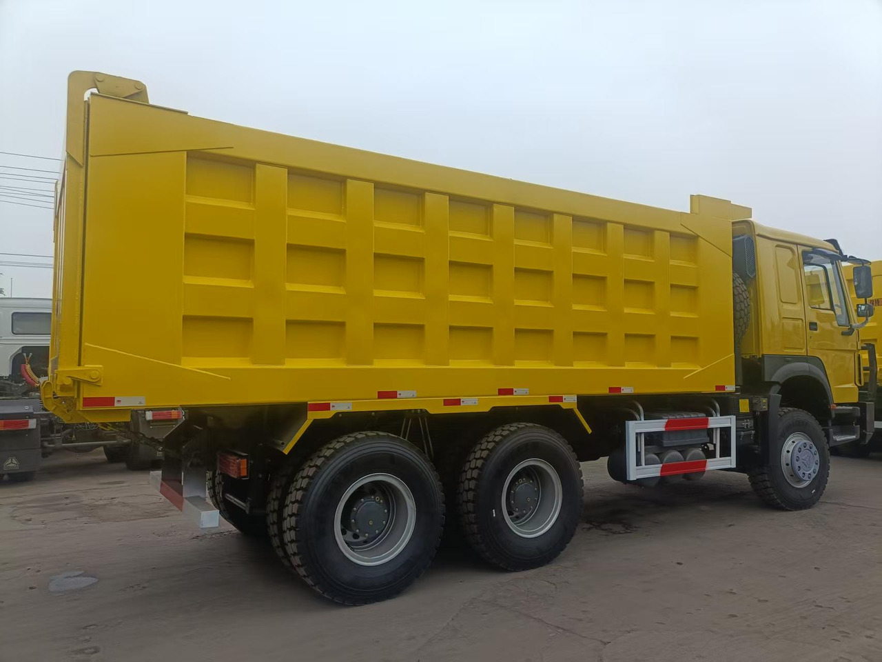 SINOTRUK HOWO - Truk jungkit: gambar 4 SINOTRUK HOWO - Truk jungkit: gambar 4