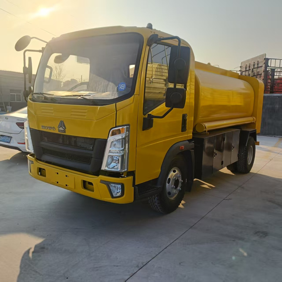 SINOTRUK HOWO - Truk tangki: gambar 3 SINOTRUK HOWO - Truk tangki: gambar 3