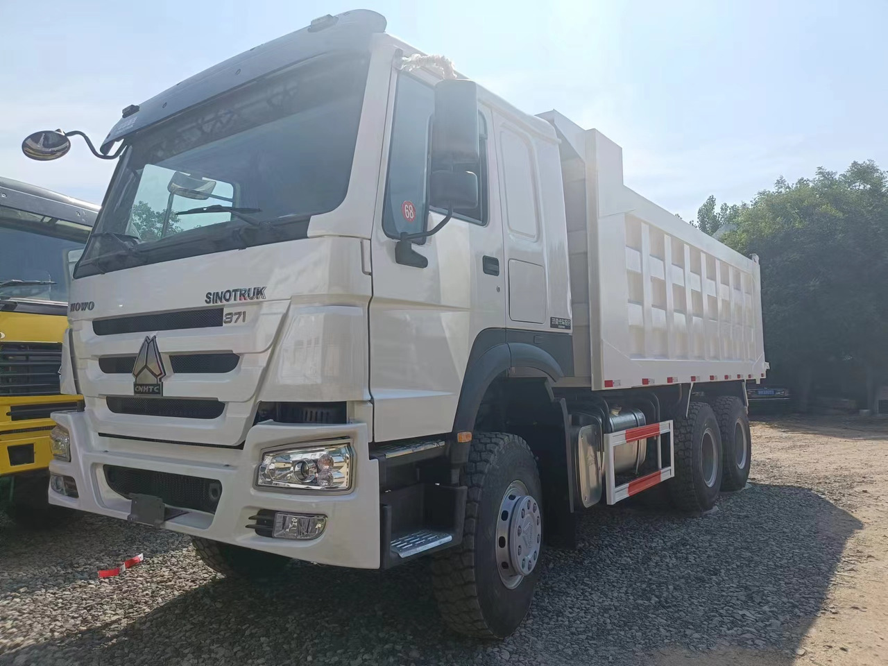 SINOTRUK HOWO - Truk jungkit: gambar 5 SINOTRUK HOWO - Truk jungkit: gambar 5