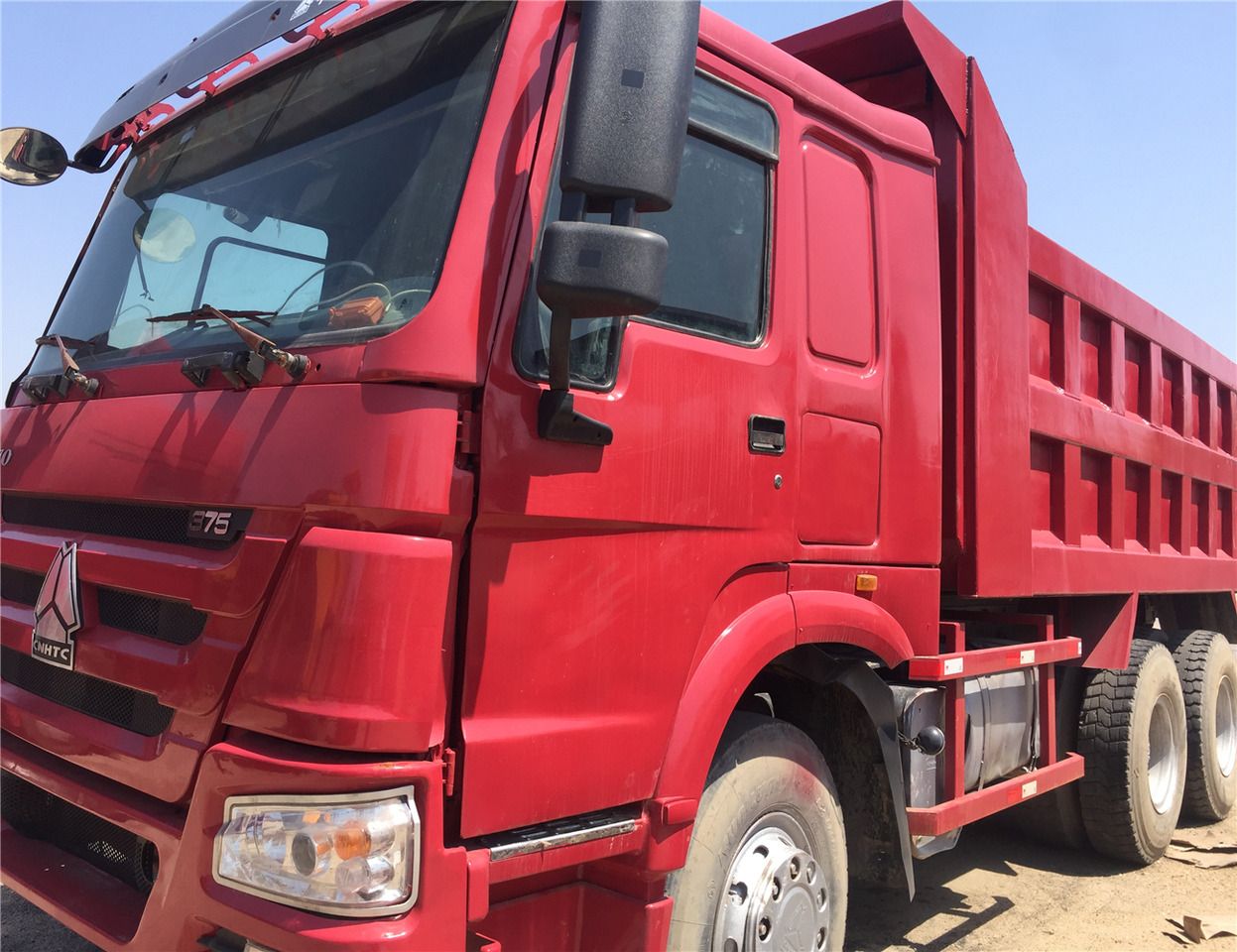 Truk jungkit SINOTRUK HOWO: gambar 8
