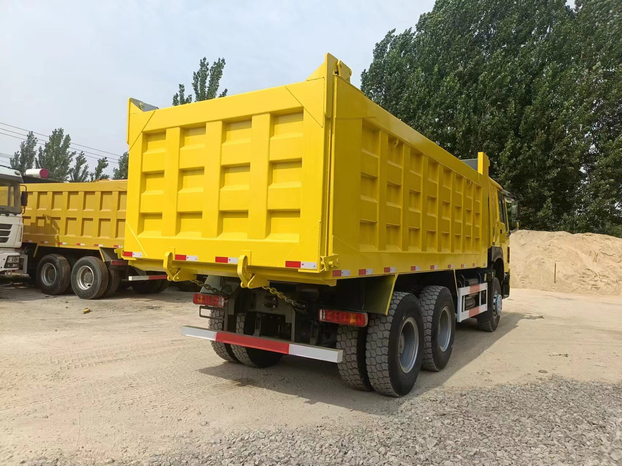 Truk jungkit SINOTRUK HOWO: gambar 7