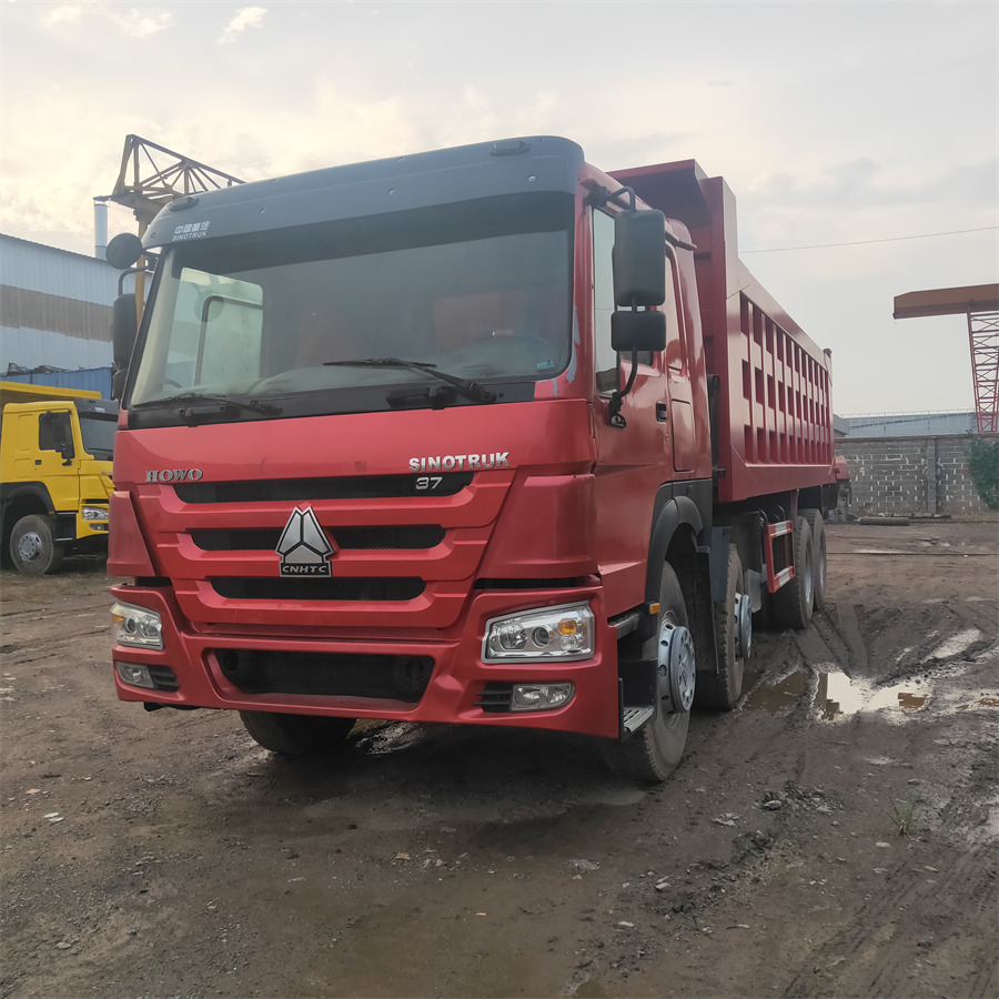SINOTRUK HOWO - Truk jungkit: gambar 1 SINOTRUK HOWO - Truk jungkit: gambar 1