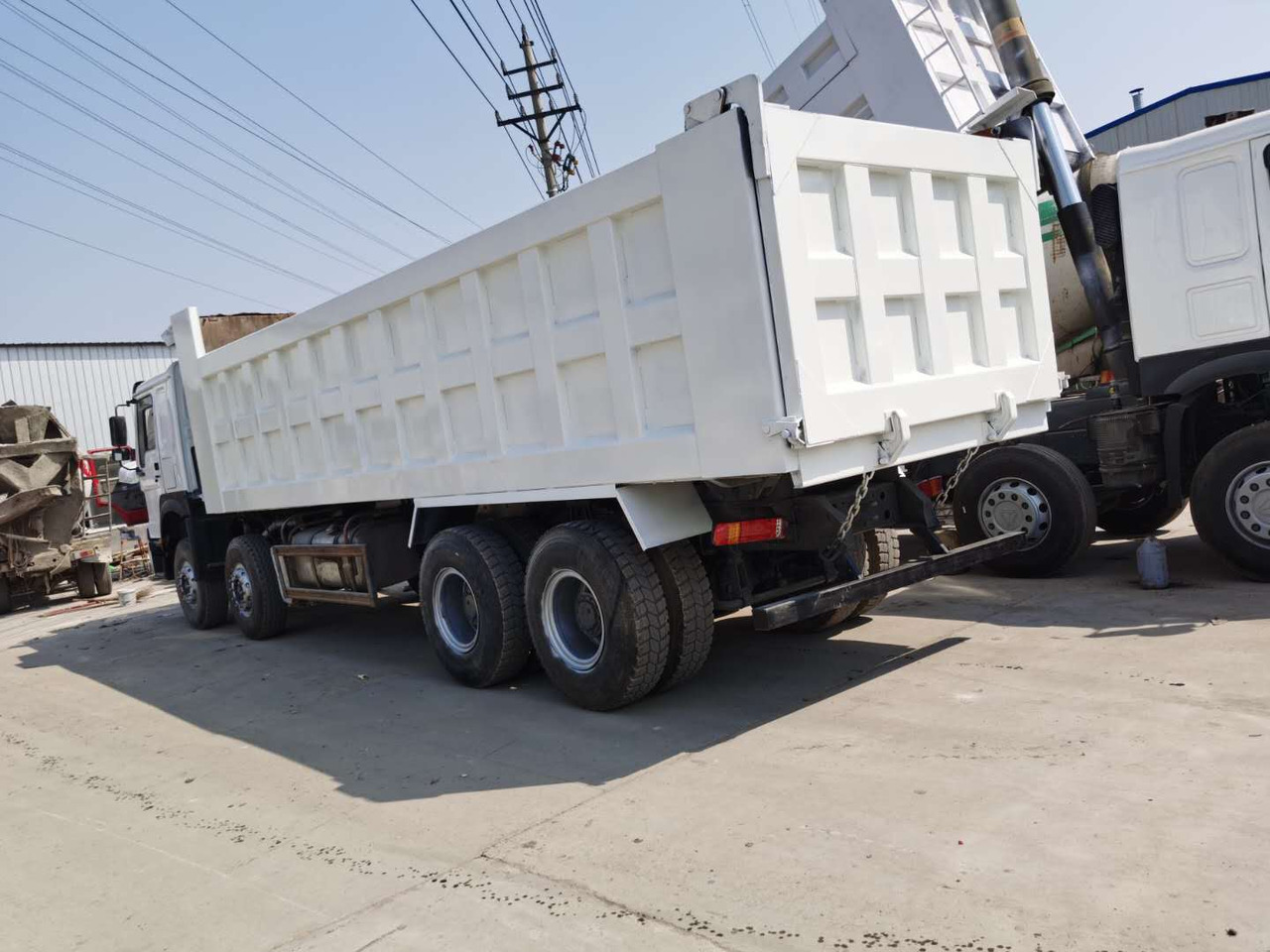 SINOTRUK HOWO - Truk jungkit: gambar 3 SINOTRUK HOWO - Truk jungkit: gambar 3