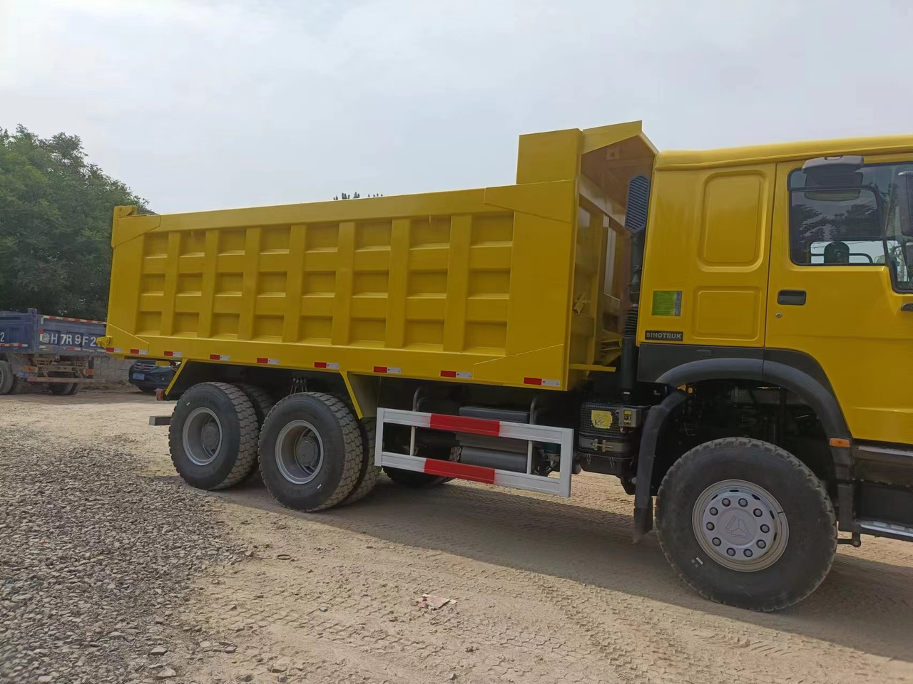 Truk jungkit SINOTRUK HOWO: gambar 10