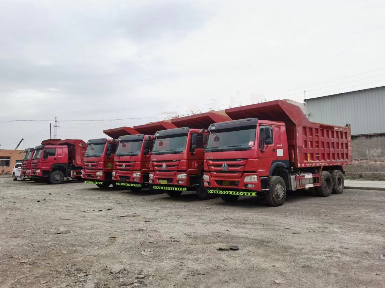 SINOTRUK HOWO - Truk jungkit: gambar 3 SINOTRUK HOWO - Truk jungkit: gambar 3