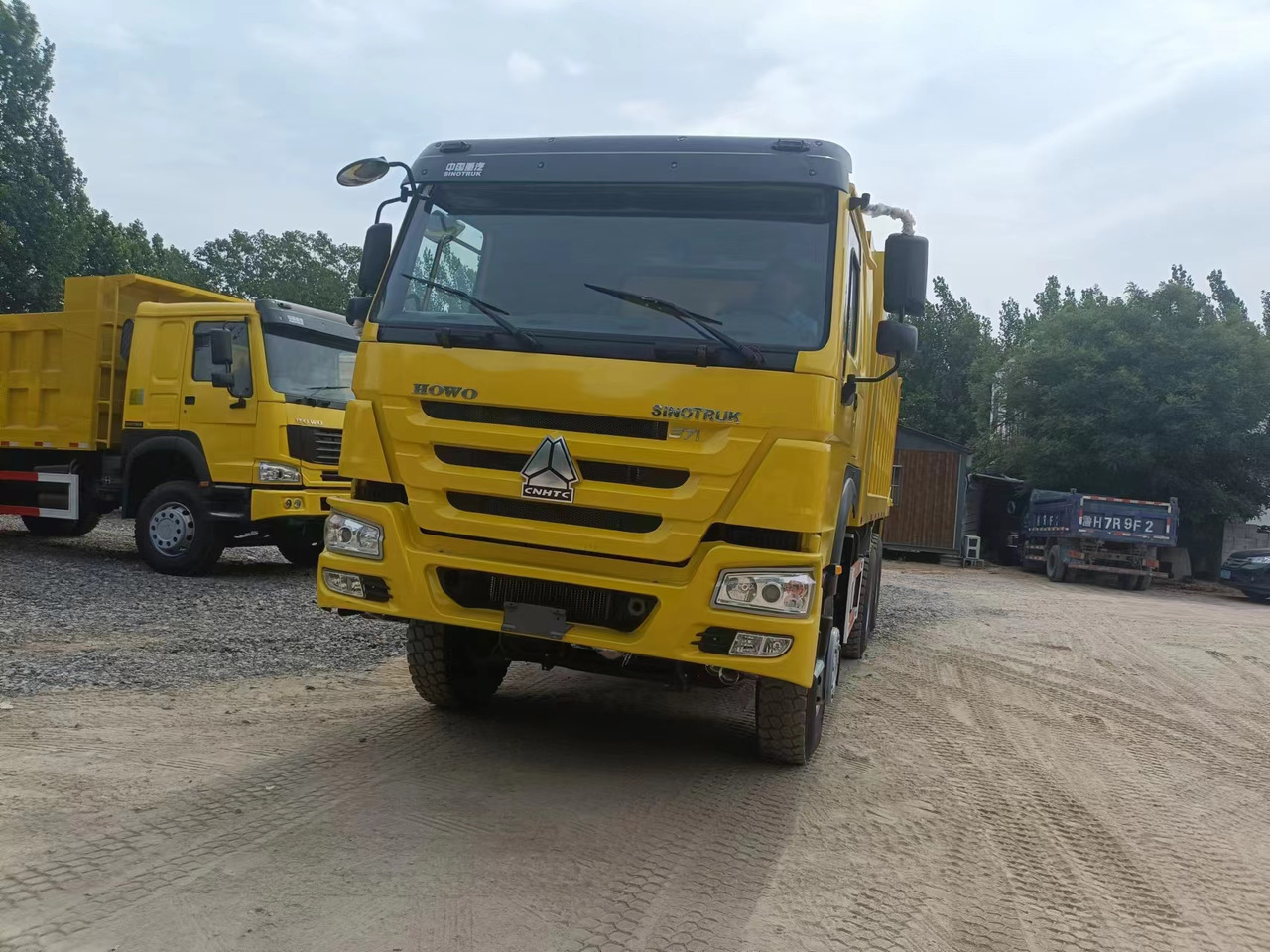 SINOTRUK HOWO - Truk jungkit: gambar 3 SINOTRUK HOWO - Truk jungkit: gambar 3