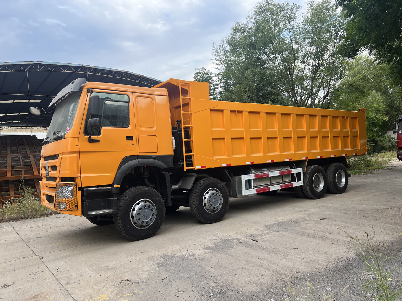 SINOTRUK Howo - Truk jungkit: gambar 3 SINOTRUK Howo - Truk jungkit: gambar 3