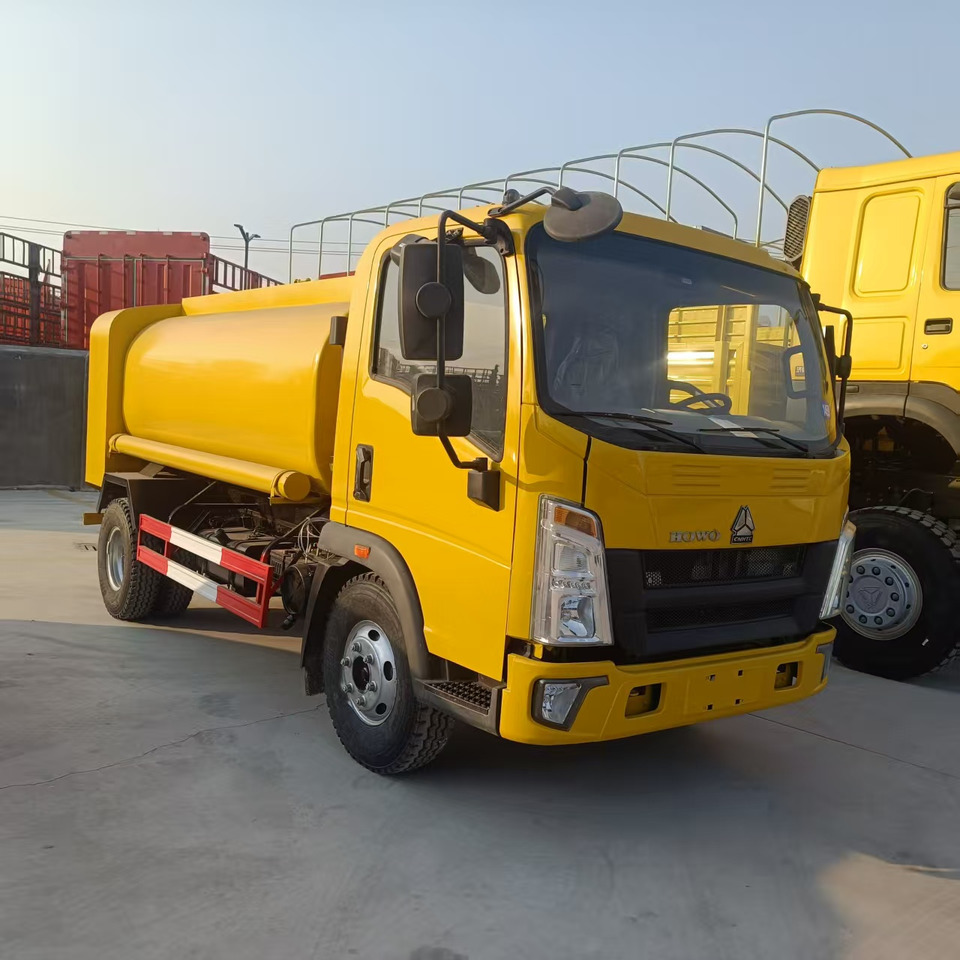 SINOTRUK Tanker truck - Truk tangki: gambar 1 SINOTRUK Tanker truck - Truk tangki: gambar 1