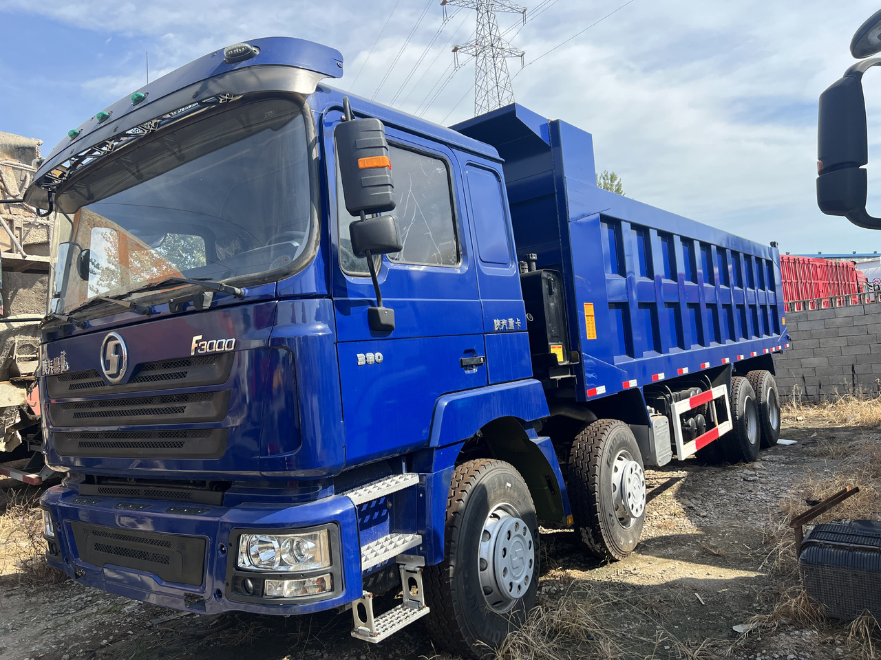 Shacman F3000 8x4 - Truk jungkit: gambar 1 Shacman F3000 8x4 - Truk jungkit: gambar 1