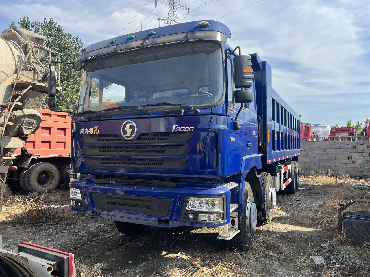 Shacman F3000 8x4 - Truk jungkit: gambar 2 Shacman F3000 8x4 - Truk jungkit: gambar 2