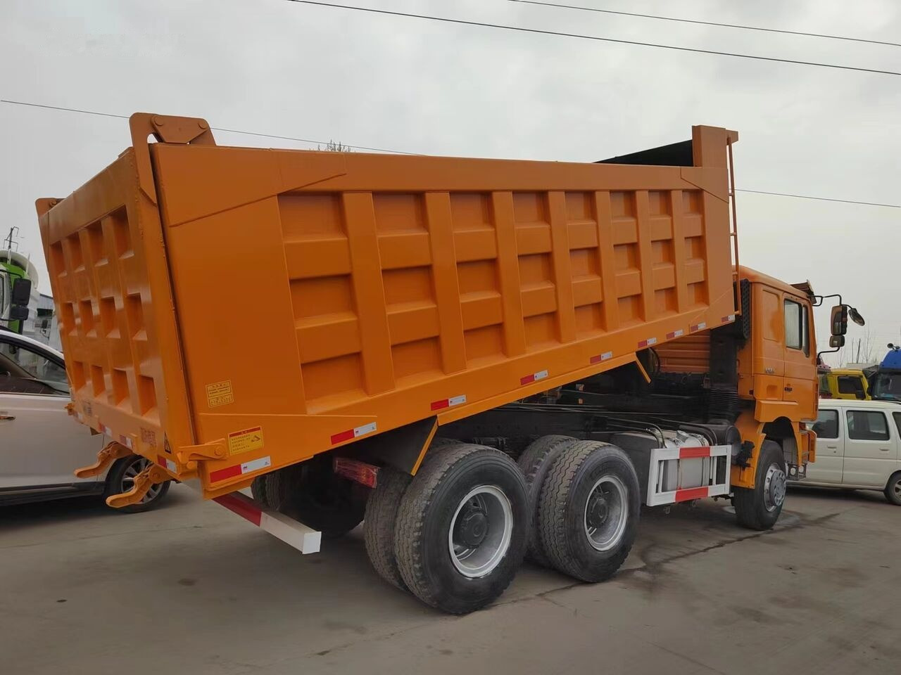 Shacman F3000 - Truk jungkit: gambar 4 Shacman F3000 - Truk jungkit: gambar 4