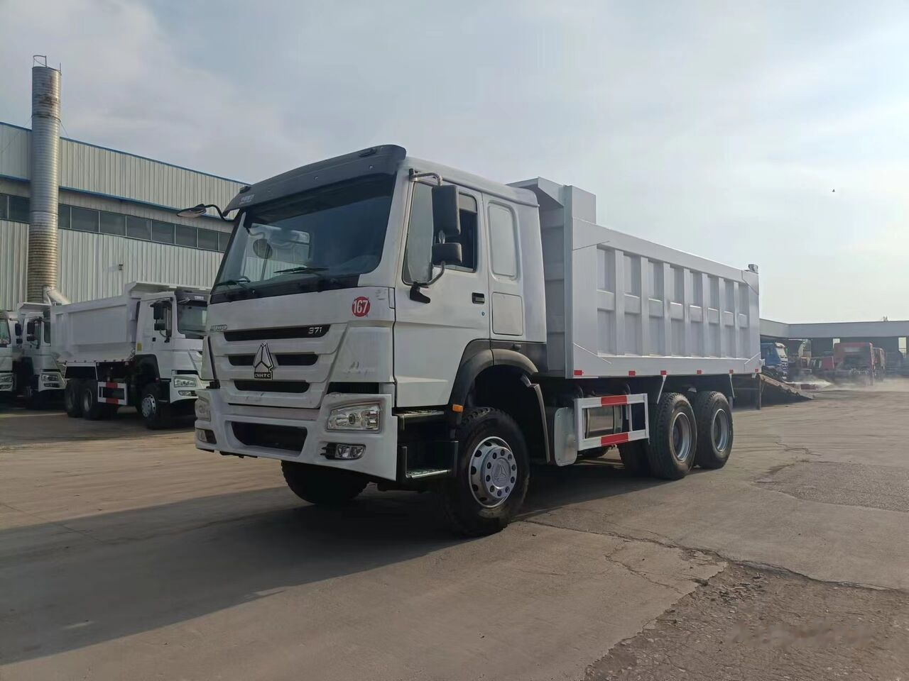 Sinotruk Howo 6*4 - Truk jungkit: gambar 3 Sinotruk Howo 6*4 - Truk jungkit: gambar 3