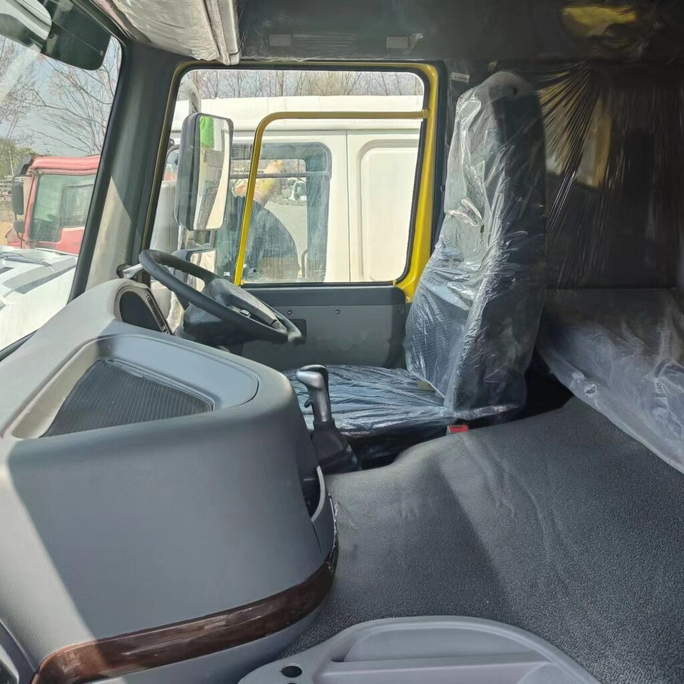 Sinotruk Howo 6*4 Right hand drive - Truk jungkit: gambar 4 Sinotruk Howo 6*4 Right hand drive - Truk jungkit: gambar 4