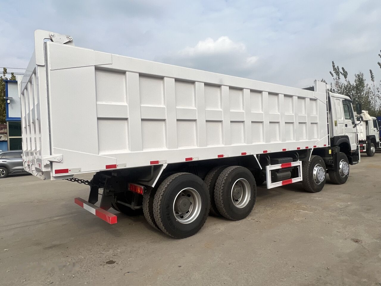 Truk jungkit Sinotruk Howo 8*4: gambar 10 Truk jungkit Sinotruk Howo 8*4: gambar 10