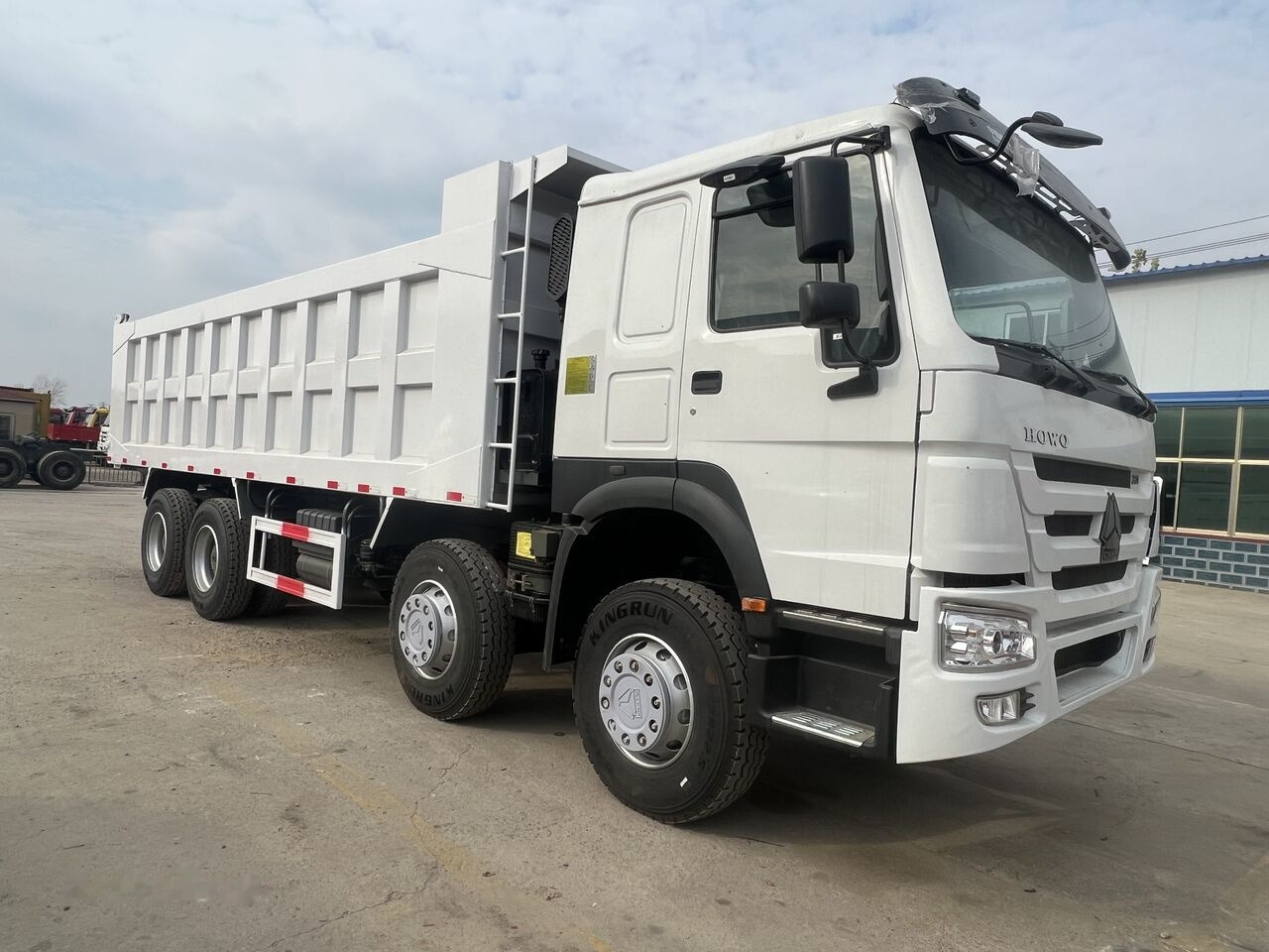 Truk jungkit Sinotruk Howo 8*4: gambar 6 Truk jungkit Sinotruk Howo 8*4: gambar 6