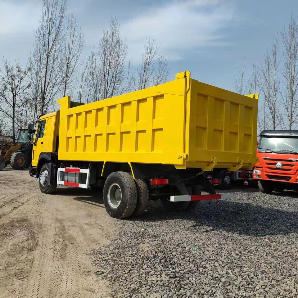 Sinotruk Howo - Truk jungkit: gambar 4 Sinotruk Howo - Truk jungkit: gambar 4