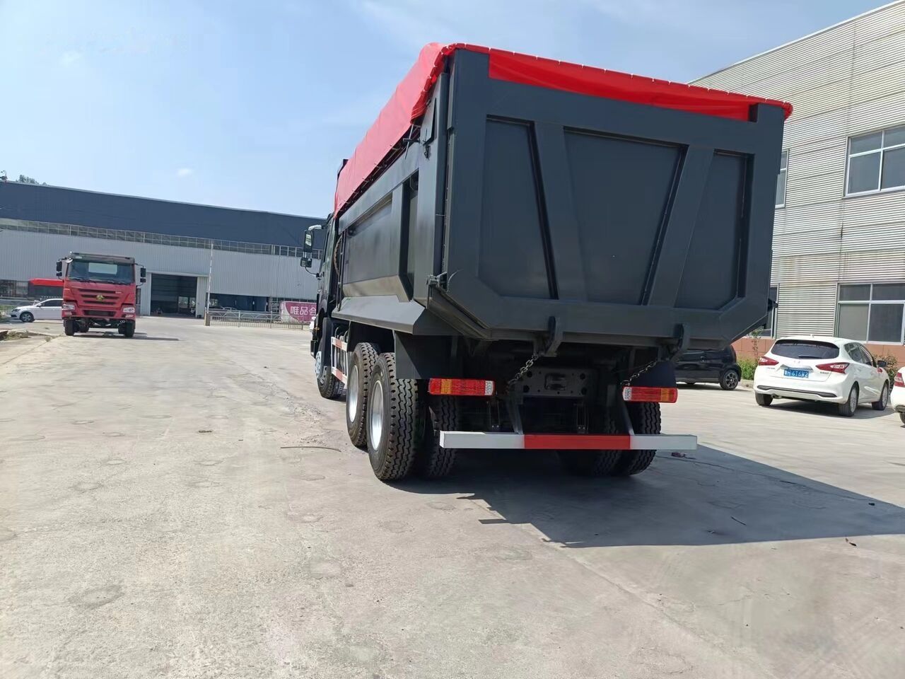Sinotruk Howo U Caro Box - Truk jungkit: gambar 2 Sinotruk Howo U Caro Box - Truk jungkit: gambar 2