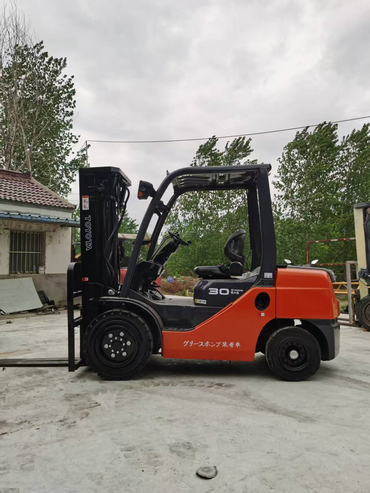 TOYOTA 72-8FDN30 - Forklift diesel: gambar 2 TOYOTA 72-8FDN30 - Forklift diesel: gambar 2