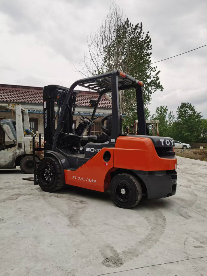TOYOTA 72-8FDN30 - Forklift diesel: gambar 5 TOYOTA 72-8FDN30 - Forklift diesel: gambar 5