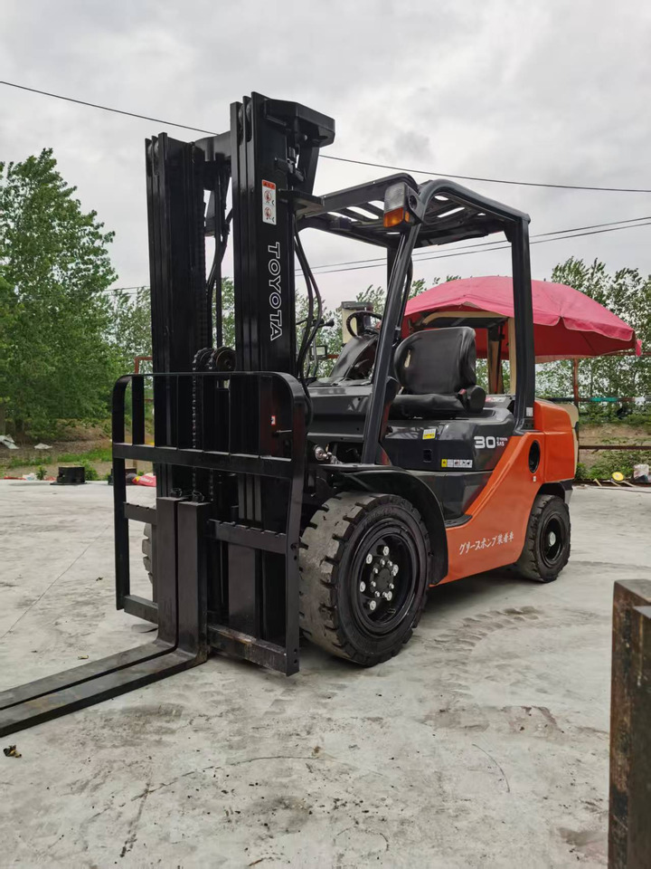 TOYOTA 72-8FDN30 - Forklift diesel: gambar 4 TOYOTA 72-8FDN30 - Forklift diesel: gambar 4