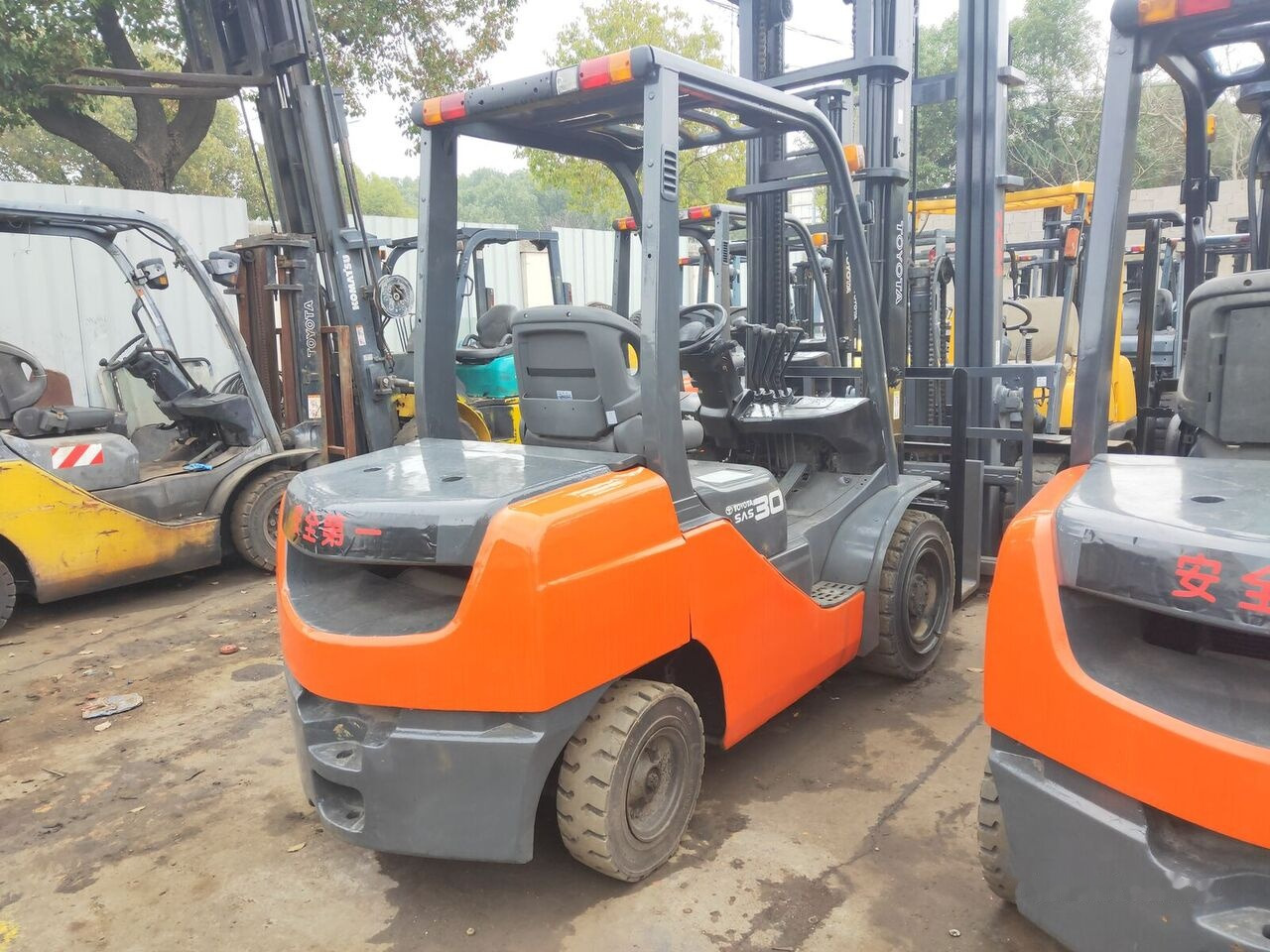 Toyota FD30 - Forklift diesel: gambar 1 Toyota FD30 - Forklift diesel: gambar 1
