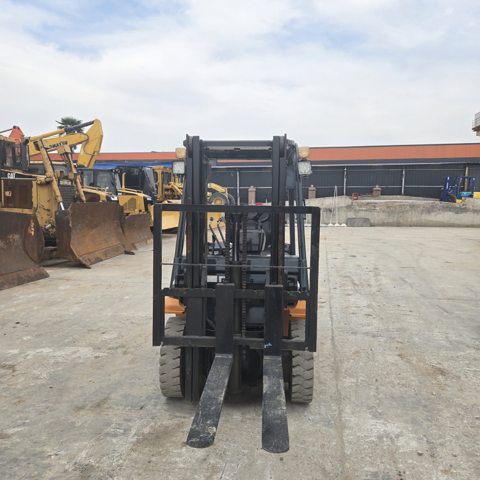 Toyota FD30 - Forklift diesel: gambar 4 Toyota FD30 - Forklift diesel: gambar 4