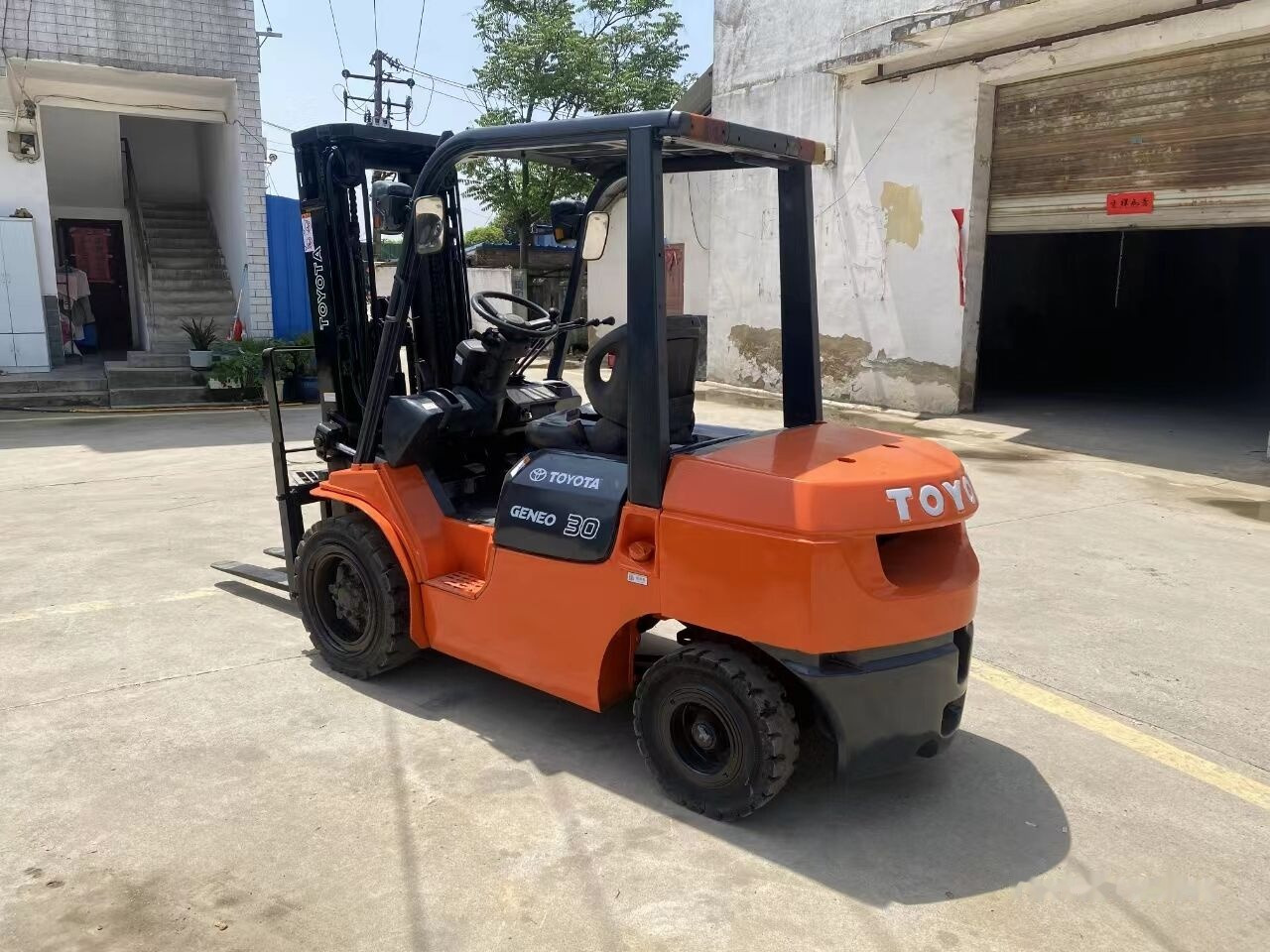 Toyota FD30 - Forklift LPG: gambar 1 Toyota FD30 - Forklift LPG: gambar 1
