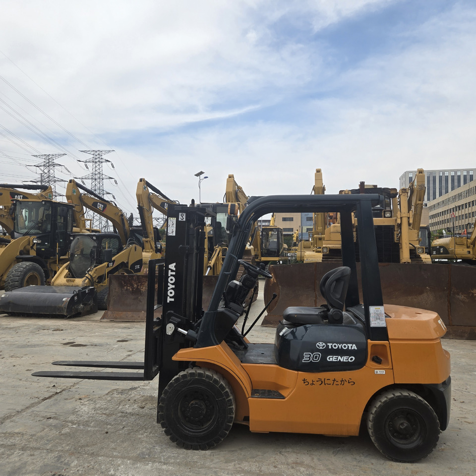 Toyota FD30 - Forklift diesel: gambar 2 Toyota FD30 - Forklift diesel: gambar 2
