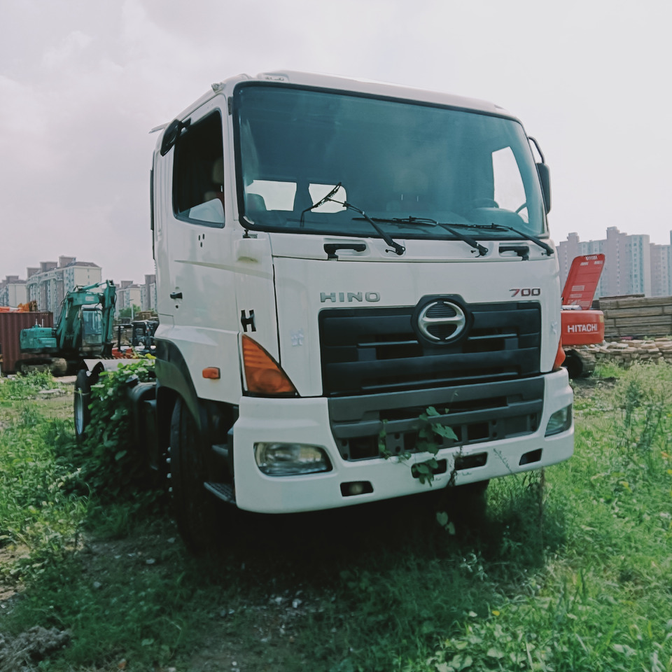 HINO 700 - Tractor head: gambar 3 HINO 700 - Tractor head: gambar 3