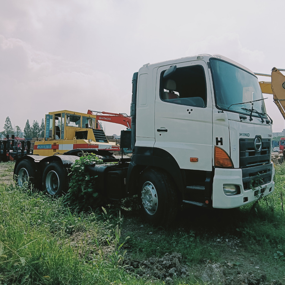 HINO 700 - Tractor head: gambar 4 HINO 700 - Tractor head: gambar 4