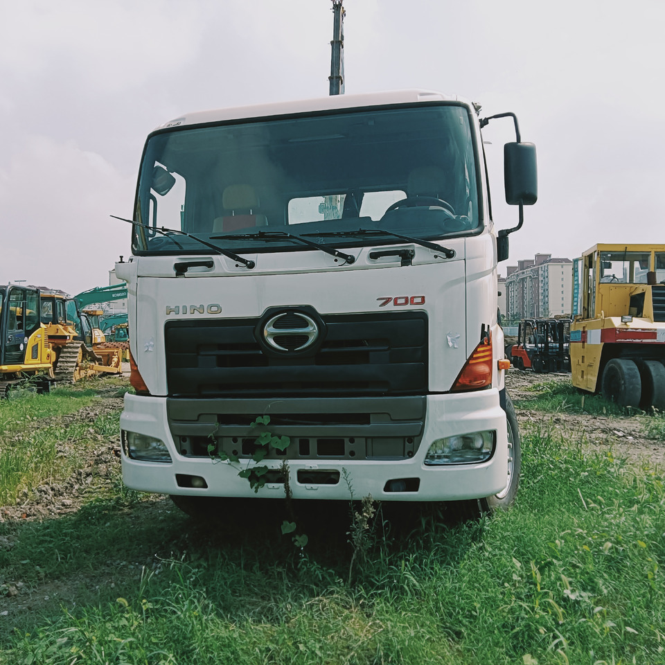 HINO 700 - Tractor head: gambar 2 HINO 700 - Tractor head: gambar 2