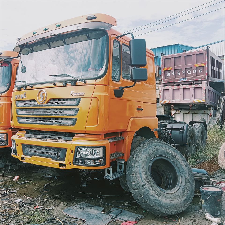 SHACMAN F3000 trailer head - Tractor head: gambar 1 SHACMAN F3000 trailer head - Tractor head: gambar 1