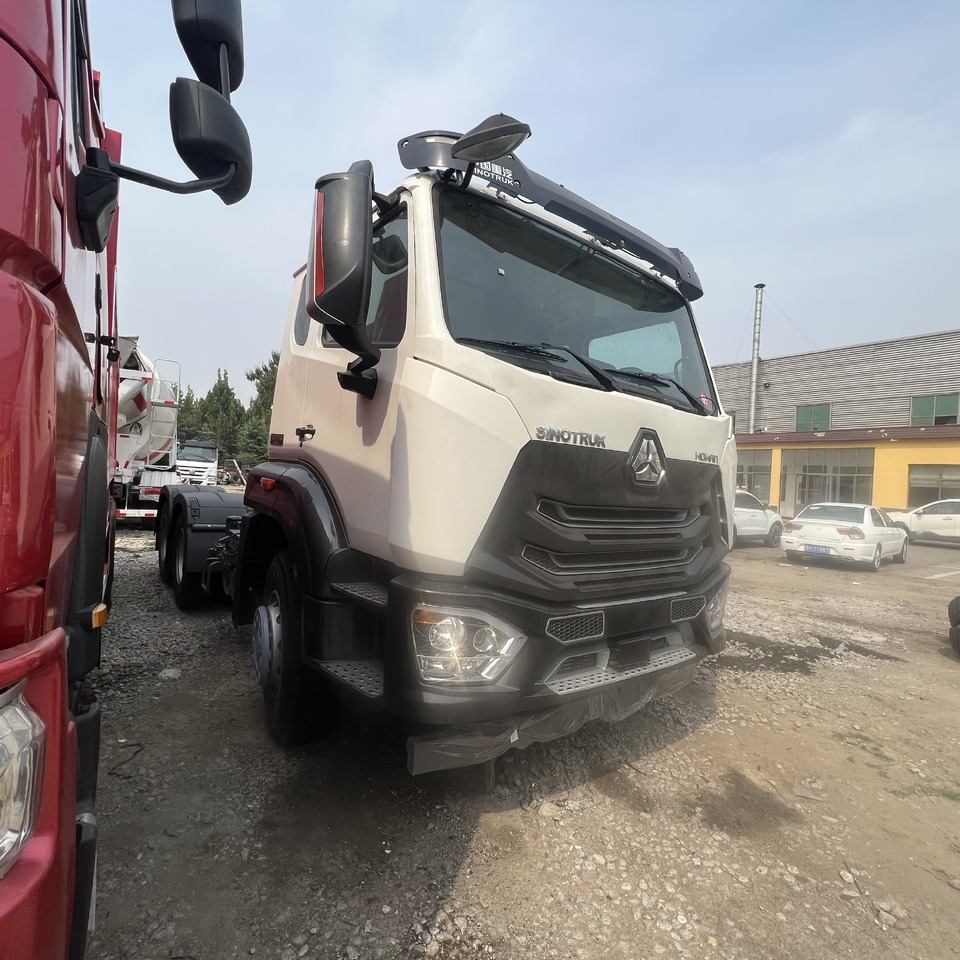 SINOTRUK HOHAN tralier head - Tractor head: gambar 1 SINOTRUK HOHAN tralier head - Tractor head: gambar 1
