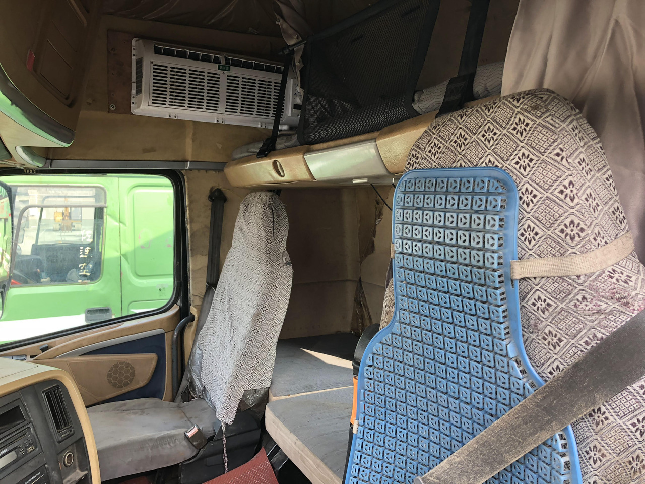 SINOTRUK HOWO A7 - Tractor head: gambar 4 SINOTRUK HOWO A7 - Tractor head: gambar 4