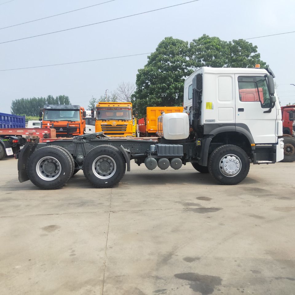 SINOTRUK HOWO - Tractor head: gambar 2 SINOTRUK HOWO - Tractor head: gambar 2