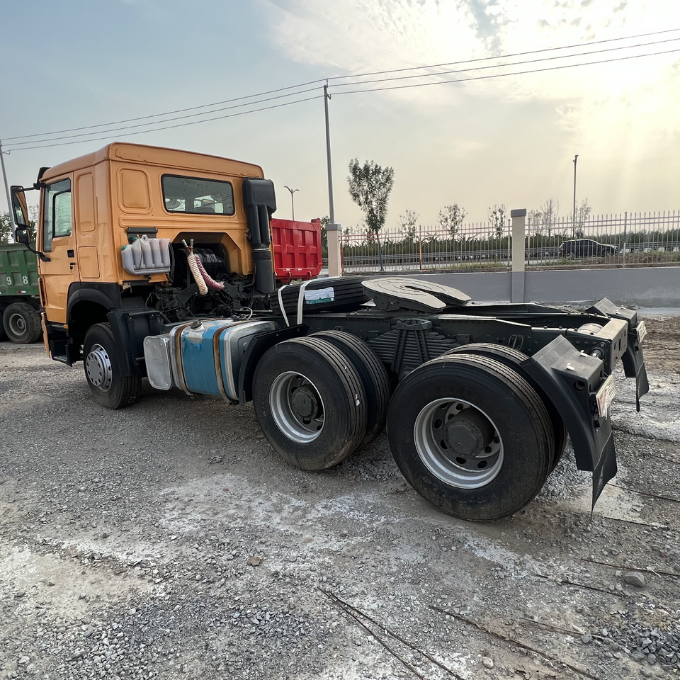 SINOTRUK HOWO - Tractor head: gambar 1 SINOTRUK HOWO - Tractor head: gambar 1