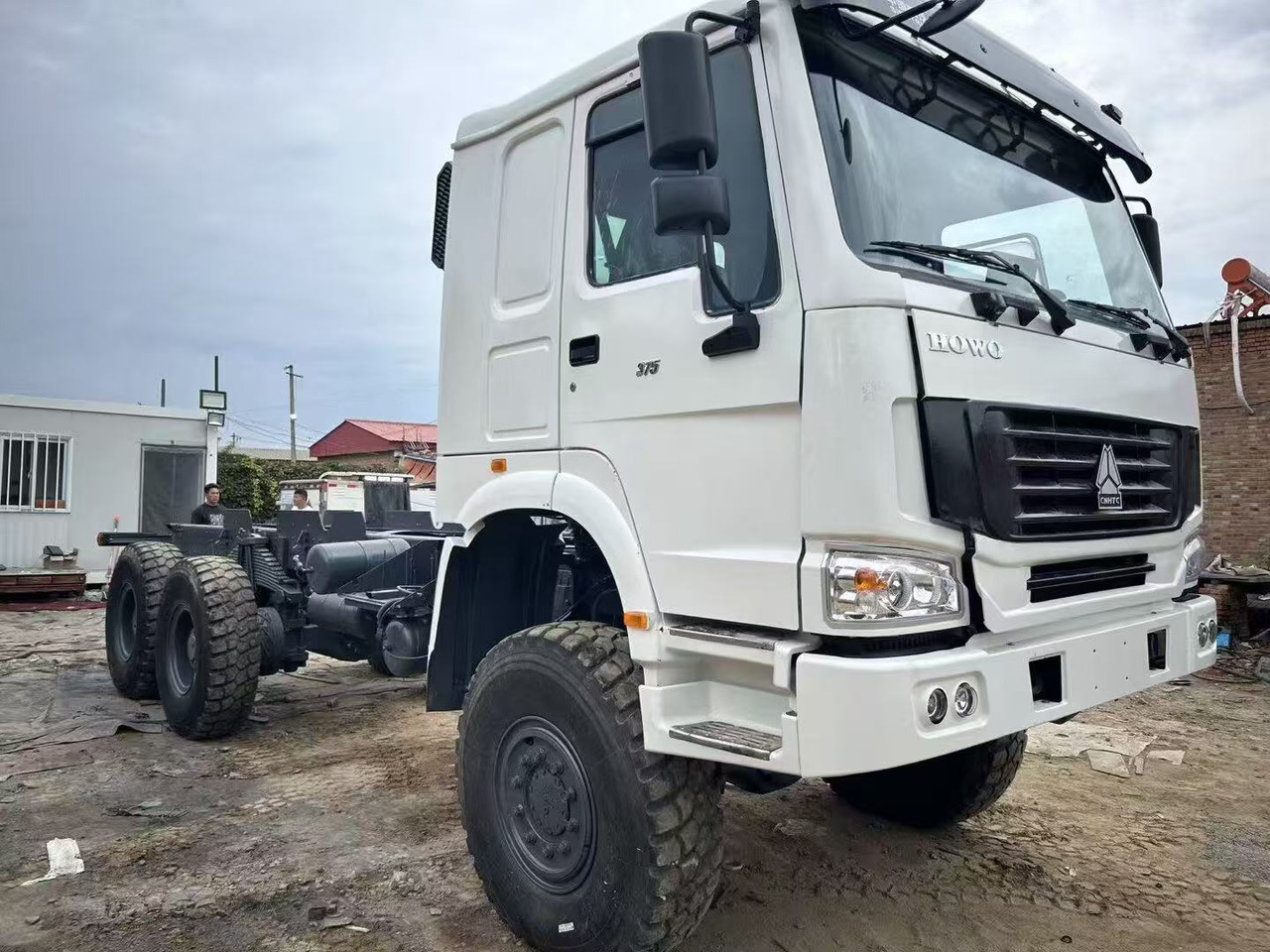 SINOTRUK HOWO - Tractor head: gambar 1 SINOTRUK HOWO - Tractor head: gambar 1