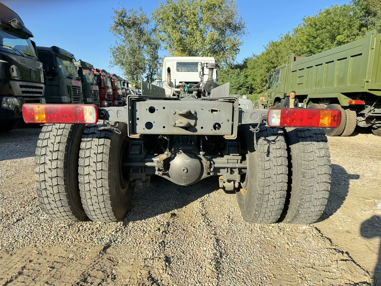 SINOTRUK HOWO - Tractor head: gambar 2 SINOTRUK HOWO - Tractor head: gambar 2